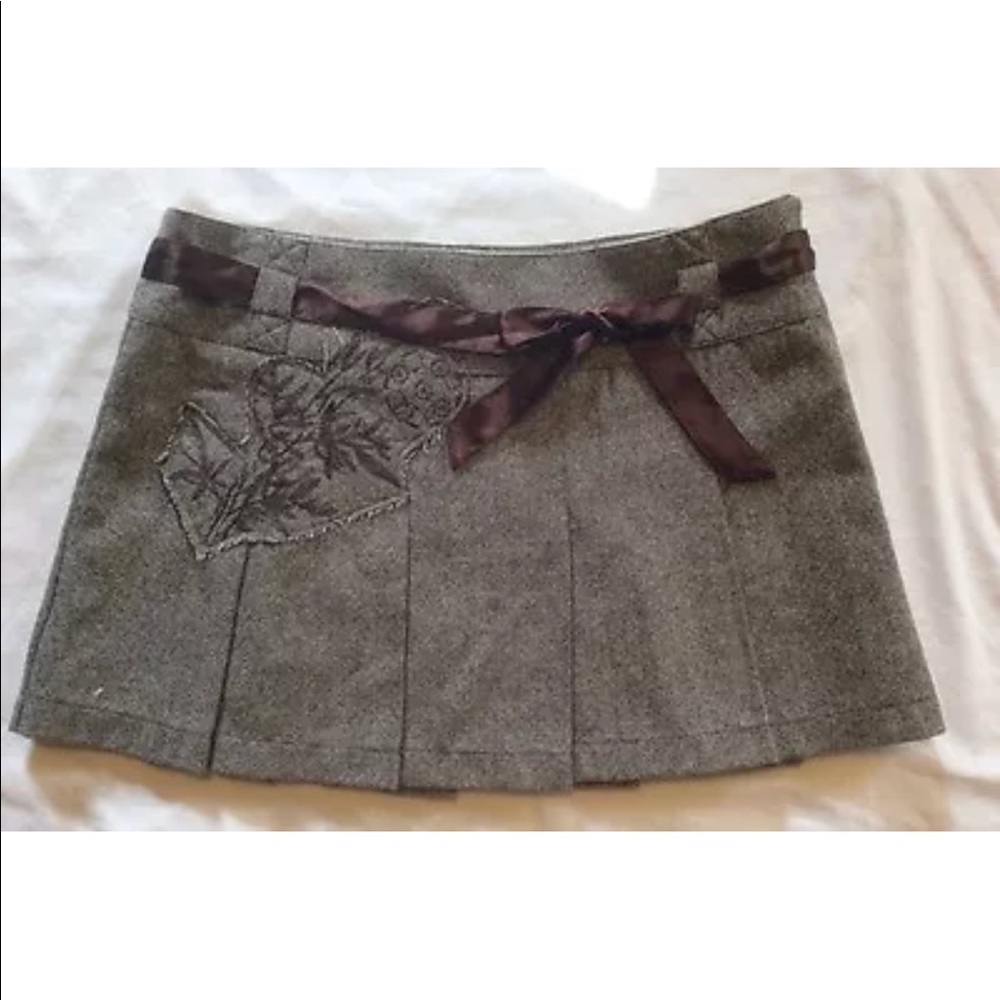 Guess Pleated Mini Skirt NWOT